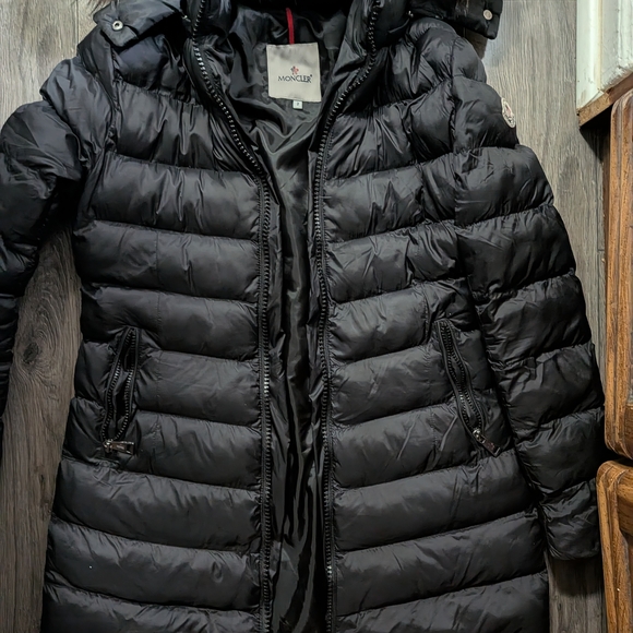 Moncler Women's Black Puffer Jacket with Fur Hood Size 2 - Picture 2 of 8